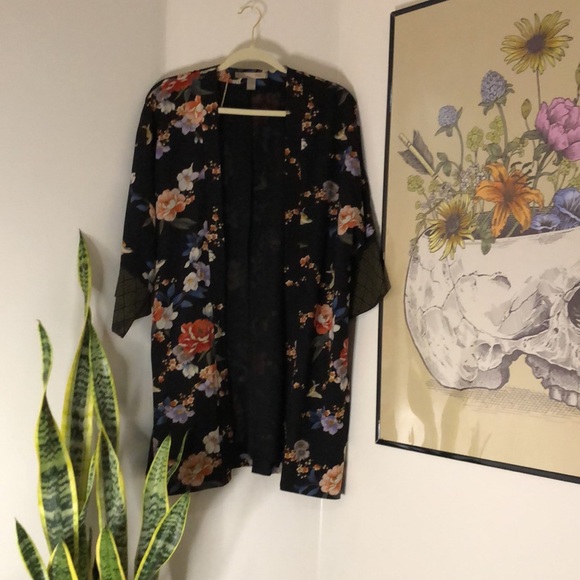 Forever21 Kimono - Picture 2 of 3